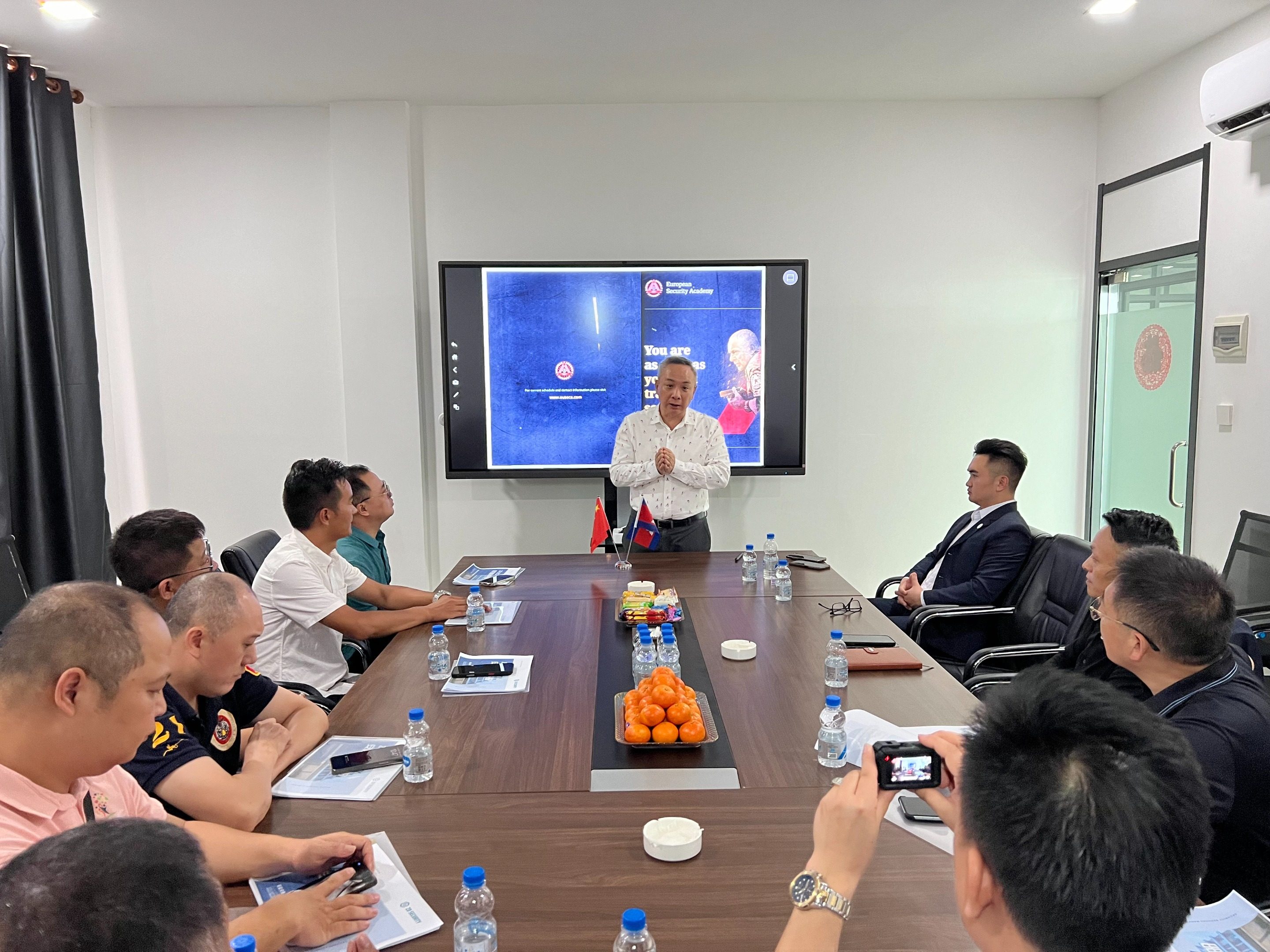 caizong_r__2880-2160_c__bab3ab_.jpg